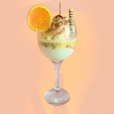 Beijo Frio - RAFA <br/> 1 Bola de sorvete iogurte grego, suco de laranja, stracciatella de chocolate branco, castanha de cajú, chantilly e cereja.
