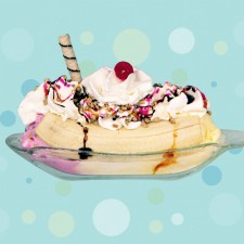 Beijo Frio - BANANA SPLIT <br/> 3 bolas de sorvete, banana, caldas de chocolate, caramelo e morango, chantily, cereja, castanha e biscoito.